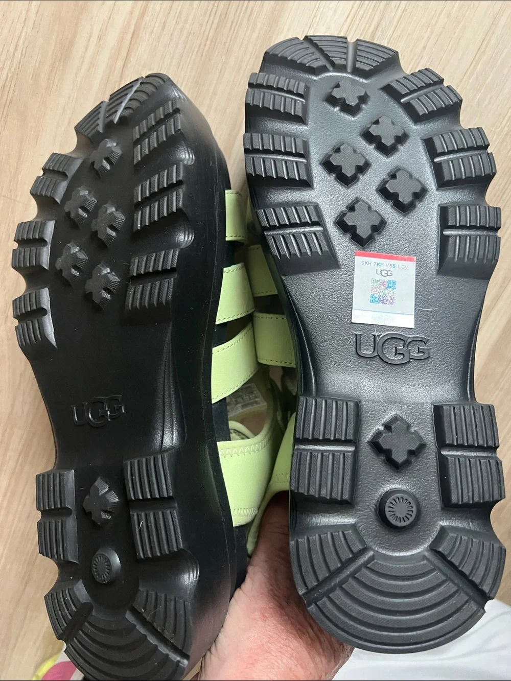 UGG Cora  Women's Light Green Strappy Platform Sandals Size 7